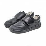 Colegial respetuoso vegano negro