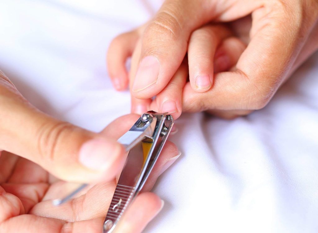 como cortar uñas del bebe