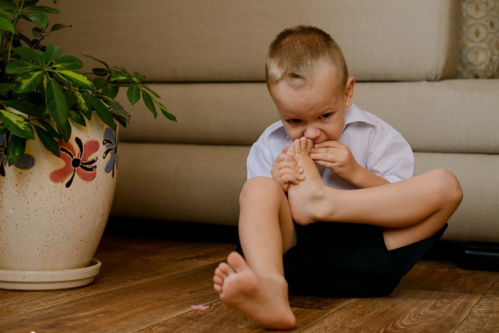 zapatos para niños que le sudan los pies