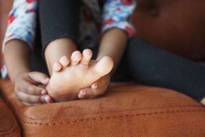 hongos pies niños