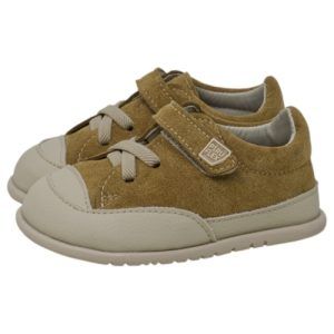 Zapato respetuoso infantil piel reciclada Piruflex 1012 en arena con velcro de banda ancha, vista lateral