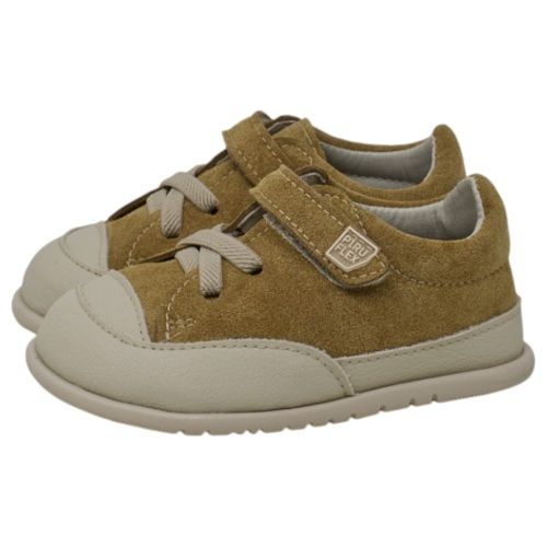 Zapato respetuoso infantil piel reciclada Piruflex 1012 en arena con velcro de banda ancha, vista lateral Zapato respetuoso infantil piel reciclada Piruflex 1012 en arena con velcro de banda ancha, vista lateral