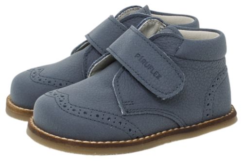 Botita respetuosa primeros pasos piel Piruflex 176 en azul con pala vega, picado y cierre de velcro Botita respetuosa primeros pasos piel Piruflex 176 en azul con pala vega, picado y cierre de velcro