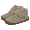 Bota respetuosa infantil piel reciclada Piruflex 3014 en color arena con velcro y picado, vista lateral