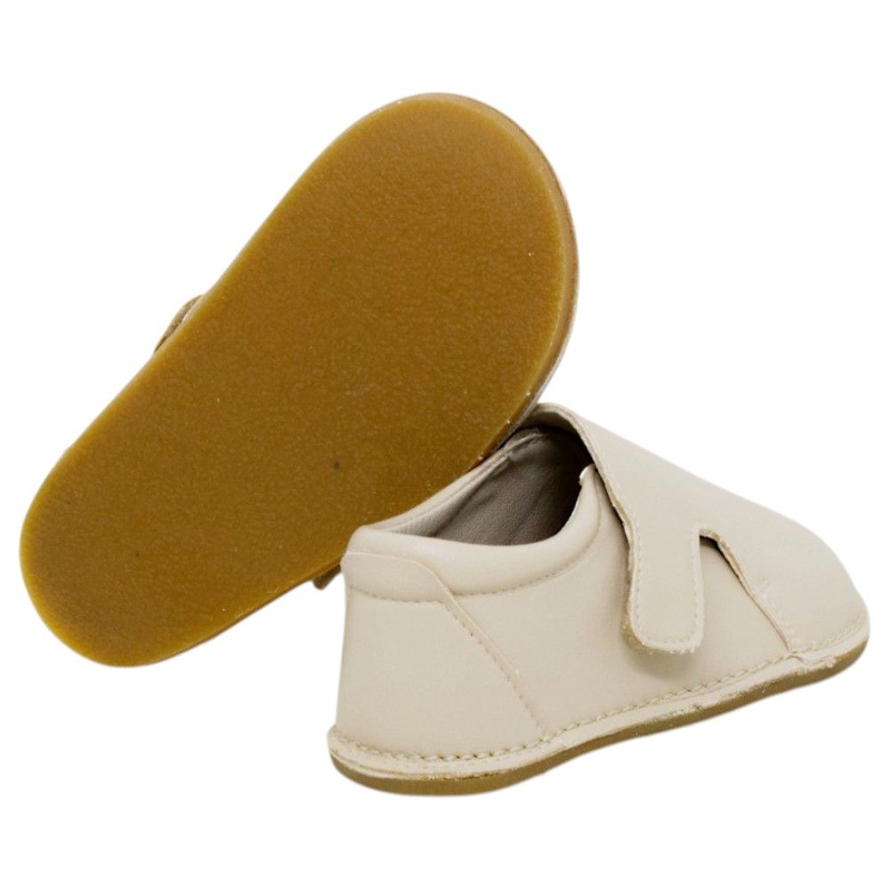 Zapatos respetuosos niños invierno Piruflex en hueso, microfibra con velcro, vista lateral
