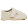 Zapatos respetuosos niños invierno Piruflex en hueso, microfibra con velcro, vista lateral