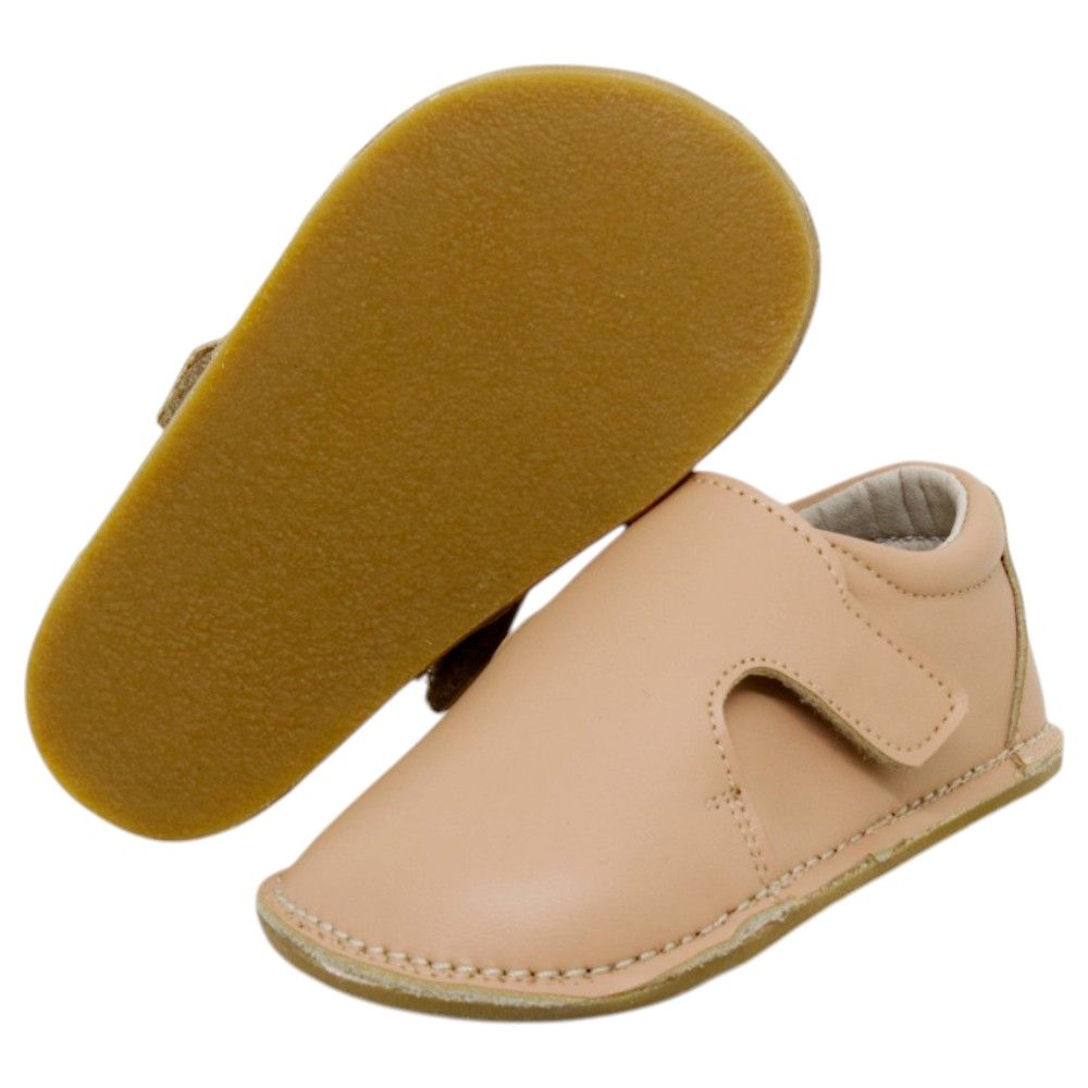 Zapatos respetuosos niños invierno Piruflex en nude, microfibra con velcro, vista lateral
