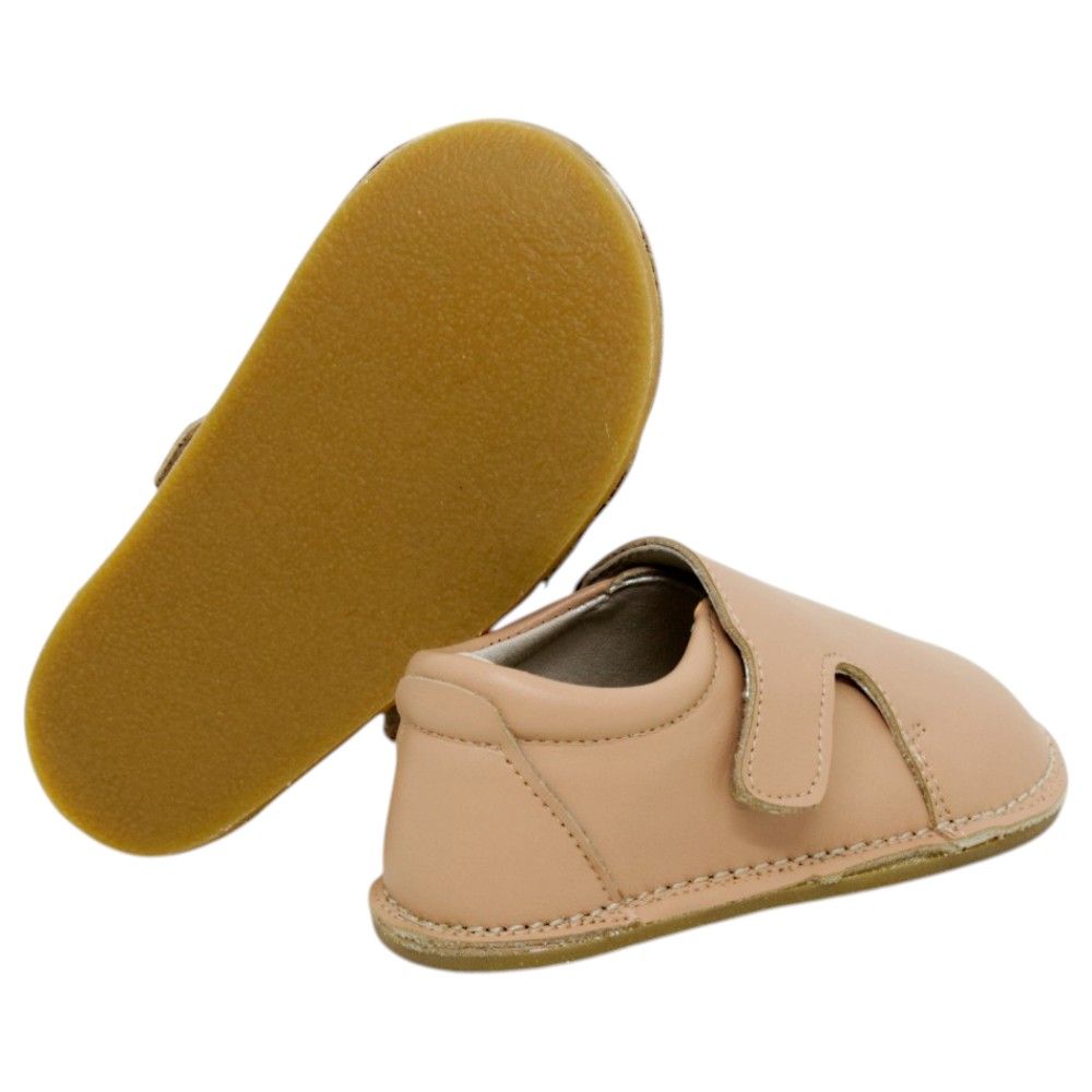 Zapatos respetuosos niños invierno Piruflex en nude, microfibra con velcro, vista lateral