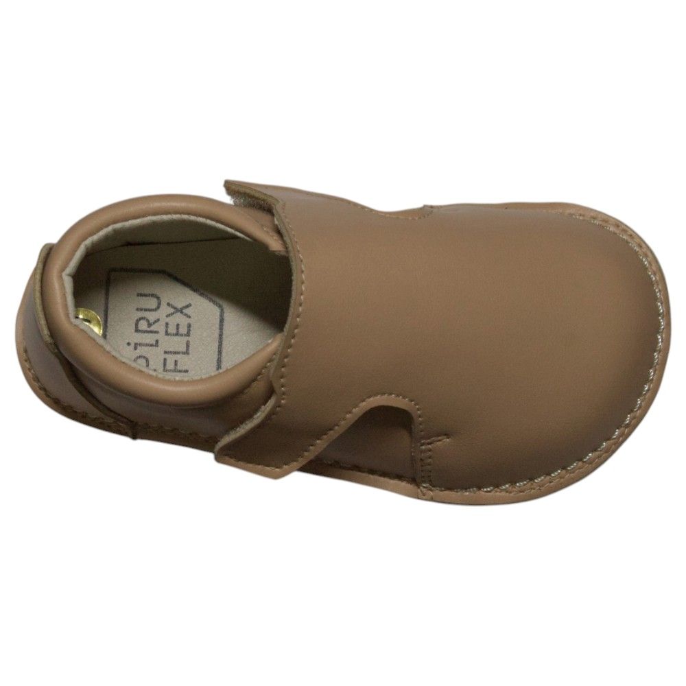 Zapatos respetuosos niños invierno Piruflex en nude, microfibra con velcro, vista lateral
