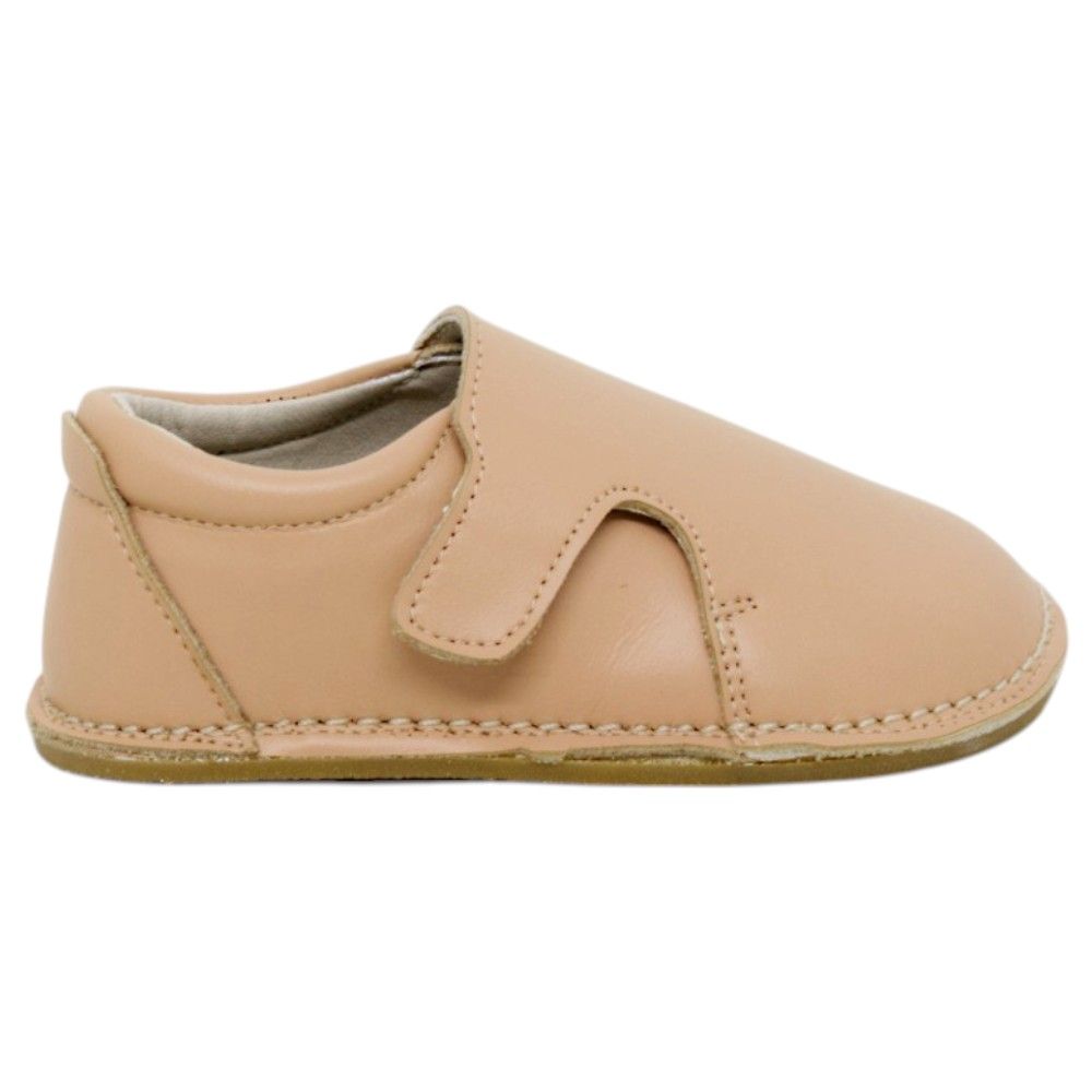 Zapatos respetuosos niños invierno Piruflex en nude, microfibra con velcro, vista lateral