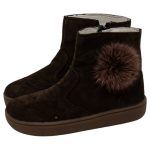 Botas respetuosas niños pompón Piruflex en marrón, piel reciclada con cremallera, vista lateral